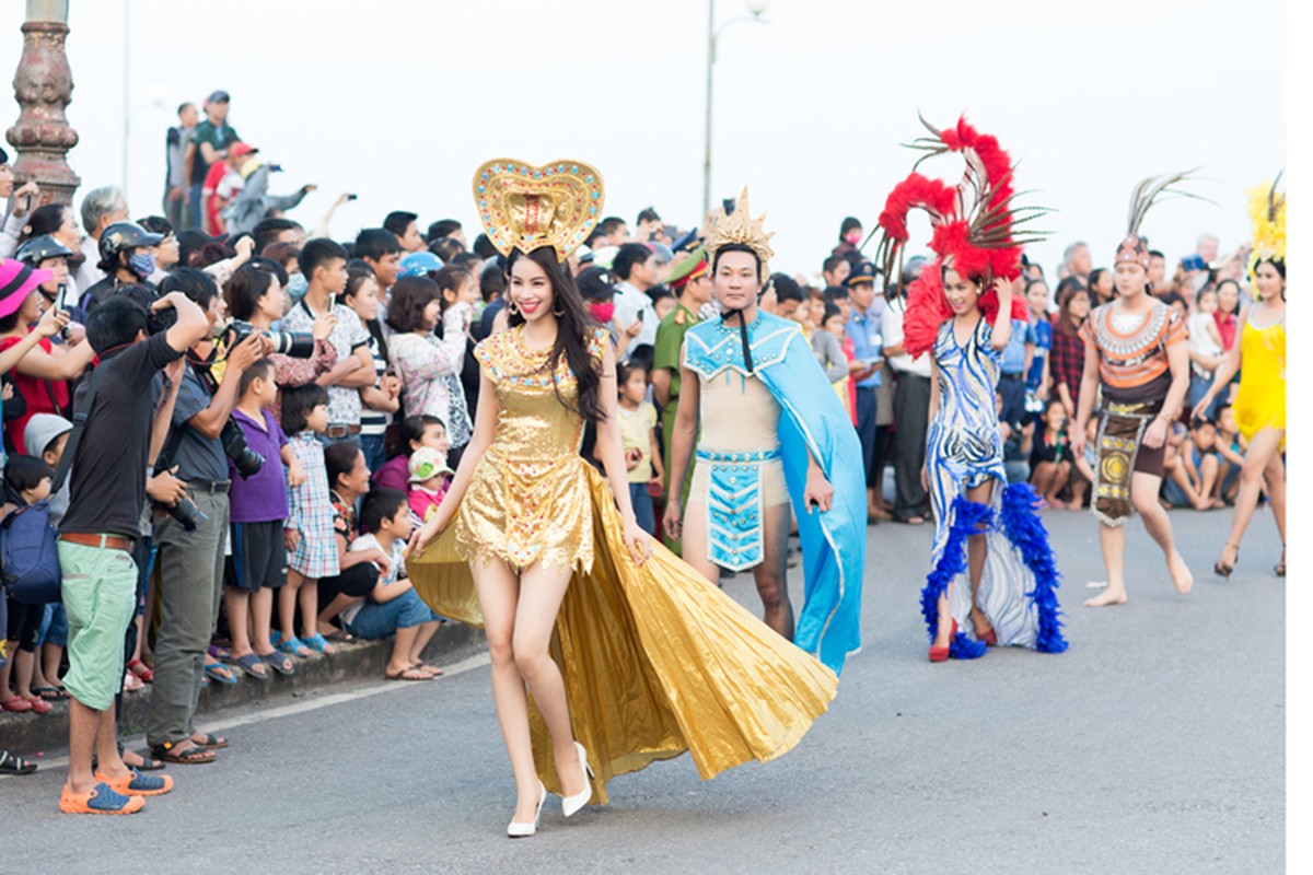 Pham Huong long lay tai Carnaval duong pho Quang Binh-Hinh-4